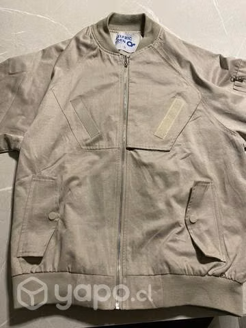 Chaqueta Talla M (precio de mercado 80 dolores)