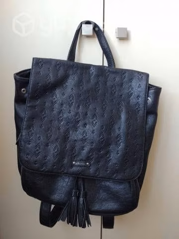 Mochila negra marca lounge