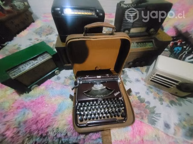 Maquina de escribir antigua marca colibri