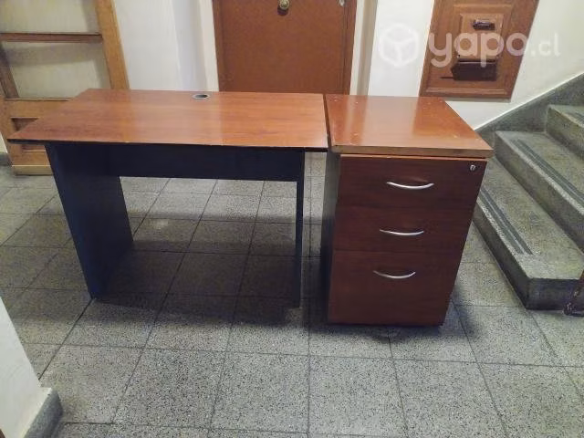 Escritorio y mueble usado. Consulta