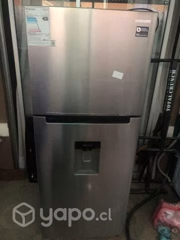 refrigerador prácticamente nuevo