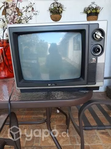 4 productos(2 televisores y 2 equipos de música)