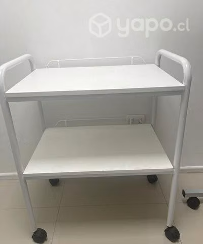 Mesa auxiliar con piso( regalo)