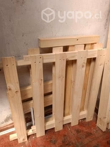 Cama con colchon nuevo mesa y juego de 4 patas de