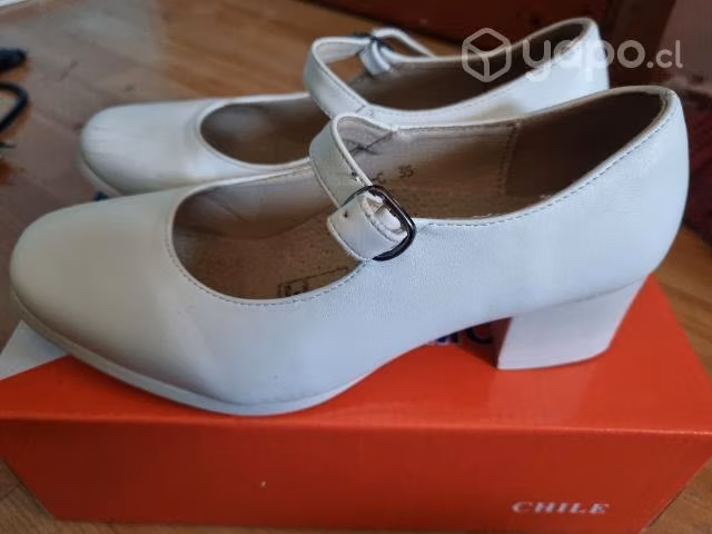 Zapatos de cueca blancos
