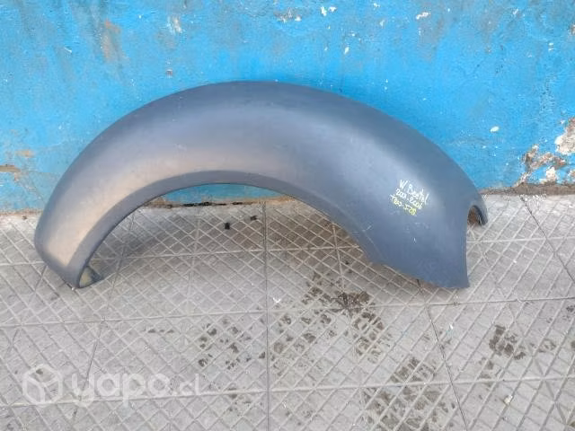 Tapabarro trasero izq Volkswagen Beetle 2001-2006