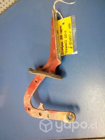 Bisagra capot derecha Nissan Terrano 2002 al 2014