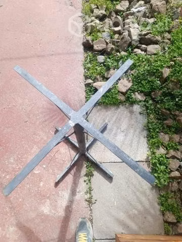 Base metálica para mesas