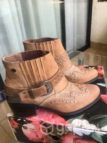 Botin muy poco uso 100% cuero marca Zappa - Imagen 2