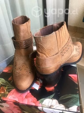 Botin muy poco uso 100% cuero marca Zappa