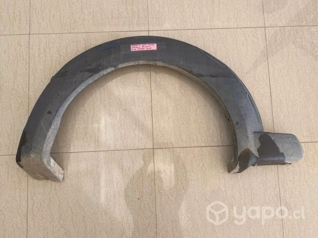 Moldura pasa rueda tras der Fiat Strada trekking