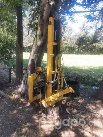 Orquilla tractor, 2500 kl $2.300.000