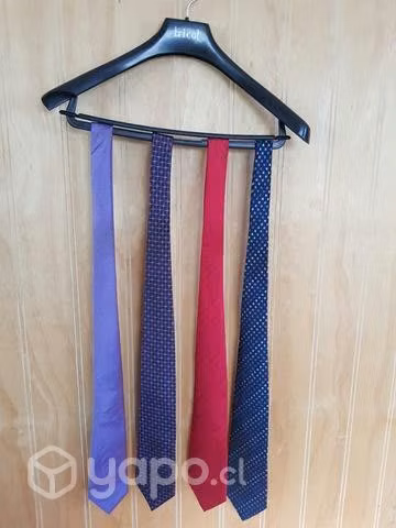 Corbatas diferentes tonos