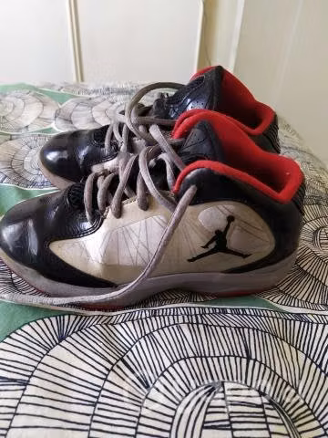 Zapatilla basquetbol de niño marca Jordan