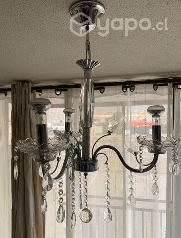 Candelabros y cama