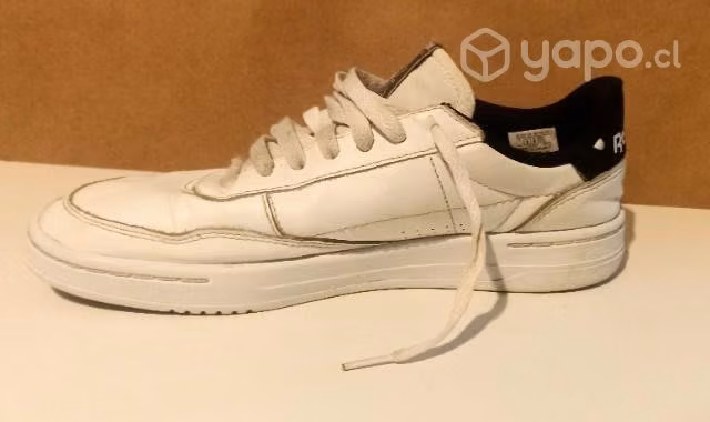 Zapatilla Reebok poco uso - Imagen 2