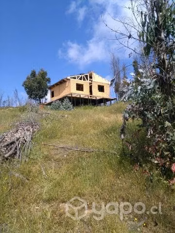 Parcela con casa a medio terminar