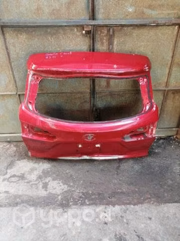 Portalon toyota corolla cross rojo original