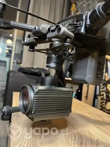 Dron DJI MATRICE 200 con z30