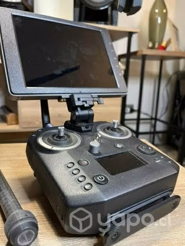 Dron DJI MATRICE 200 con z30