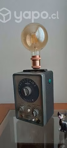 Hermosa lámpara hecha de tester antiguo