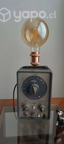 Hermosa lámpara hecha de tester antiguo