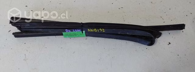 Goma Vidrio Pta tra der (NNB132) Nissan NP300 2019