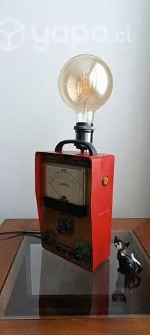 Hermosa lámpara hecha con tester antiguo - Imagen 3