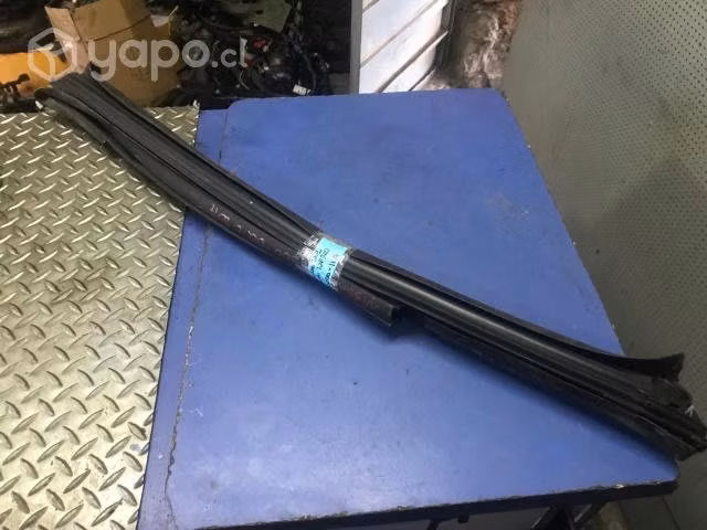 Goma vidrio puerta delantera izquier Nissan NP300