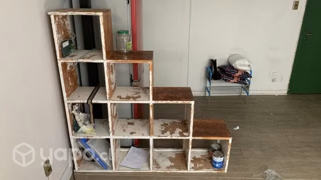 Mueble escalera cuadricular estante