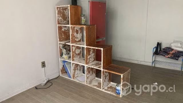 Mueble escalera cuadricular estante