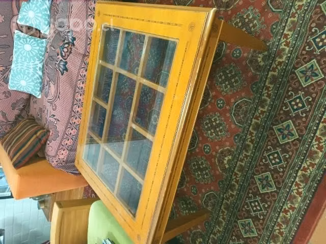 Mesa de centro, en madera noble