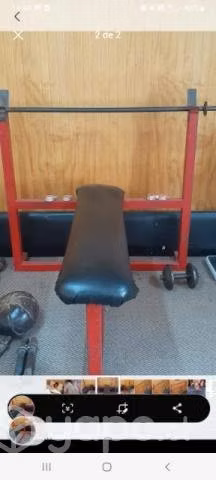 Banco plano con barra gimnasio
