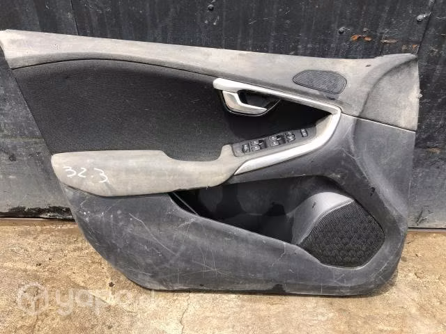 Panel Volvo V40 (32.3)