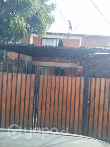Casa dos pisos Av. Las naciones