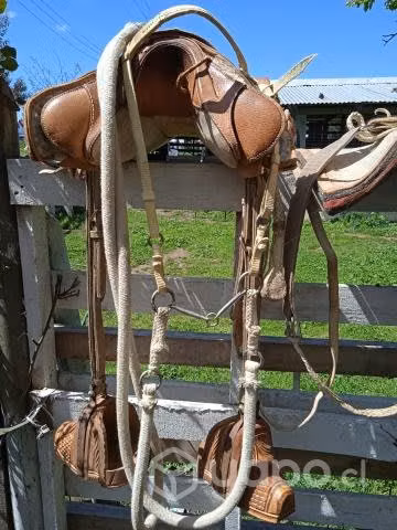 Montura completa con riendas cabezal riendero