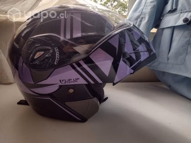Chaqueta y casco moto mujer