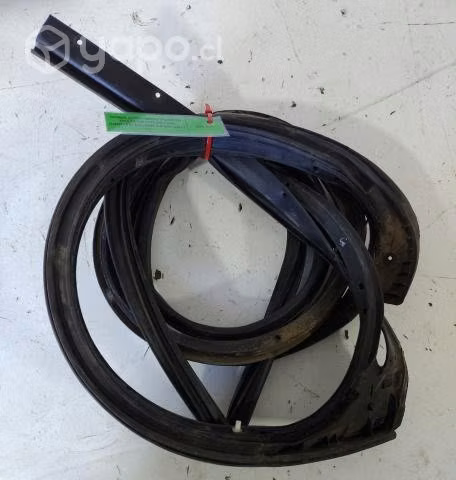 Goma Contor pta tra izq (NNB138) Nissan NP300 2019