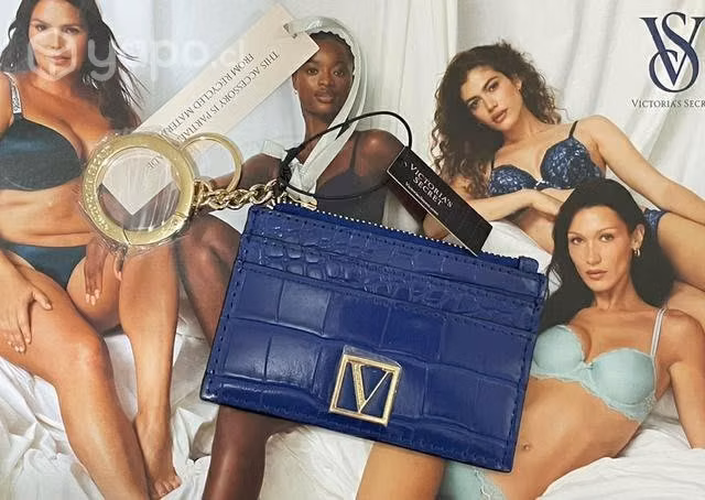 Tarjetero tipo llavero Victorias Secret