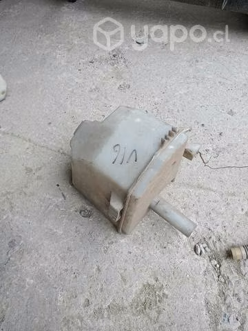 Nissan v16 deposito de agua limpiaparabrisas