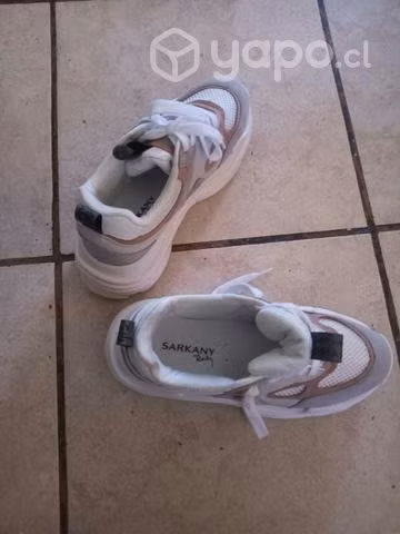 Zapatillas sarkany