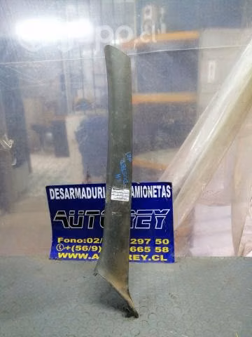 Tapiz cubre pilar sup del izq Renault Duster 2020