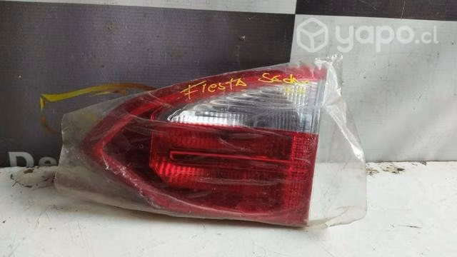 Foco trasero fiesta sedan rh 1.3