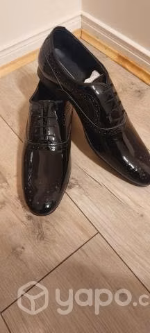 Calzado marca asos negro charol pta redonda nuervo