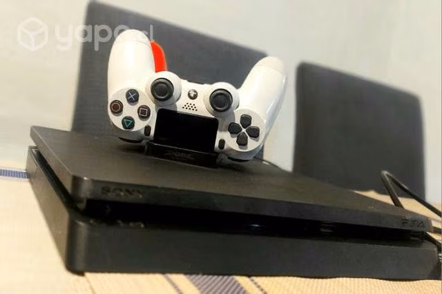 Consola Ps4 mas controles