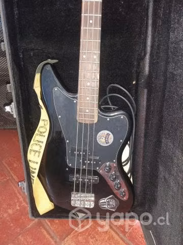 Bajo Squier jaguar