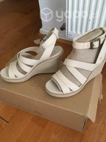 Sandalia nueva de cuero beige, timberland