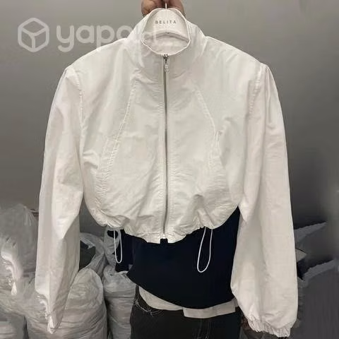 Chaqueta corta tipo crop