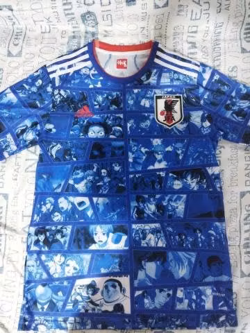Camiseta Japón adidas edición anime