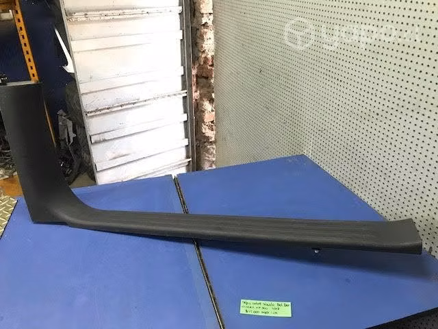 Cubre zocalo delantero derecho Nissan NP300